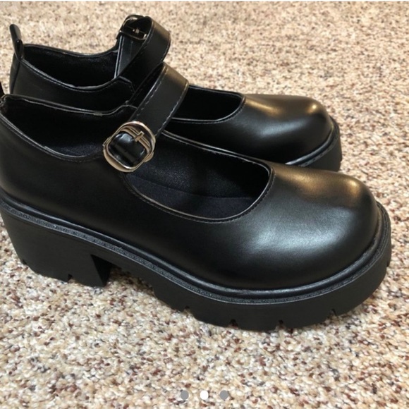 Black Platform Mary Jane Shoes - Picture 3 of 3